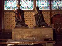 Orants de Jean Juvenal des Ursins et de sa femme Michelle de Vitry dans la chapelle Saint-Guillaume de la cathédrale Notre-Dame de Paris. Source : wiki/Jean Jouvenel des Ursins/ licence : CC BY-SA 3.0