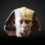 Statue de la tête du pharaon Djedefre. Source : wiki/Djédefrê/ licence : CC BY-SA 3.0 fr