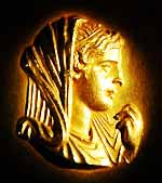 Médaillon représentant Olympias mère d'Alexandre le Grand. Source : wiki/Olympias/ domaine public