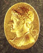 Bague de Ptolémée VI Philométor le représentant comme roi hellénistique.