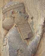 Relief de Darius 1er à Persépolis. Source : wiki/Darius Ier