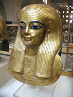 Le masque de momie cartonnage doré de Youya, le père de la reine Tiye. Youya était le beau-père du pharaon Amenhotep III, l'un des rois les plus puissants de la 18ème dynastie égyptienne.