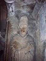 Hugues de Boves dit Hugues III d'Amiens. Son gisant, situé dans le déambulatoire près de la chapelle de la Vierge, dans la cathédrale de Rouen.