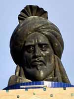 Statue d'al-Mansour à Bagdad. Source : wiki/ Al-Mansur (Abbasside)/ licence : CC BY-SA 4.0