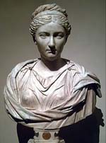 Buste de Vibia Sabina. Vibia Aurelia Sabina a été nommée en l'honneur de l'épouse d' Hadrien.