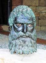"Copie de la tête en bronze de Seuthes III trouvée dans son tombeau à Kazanlak ; l'originale est conservée au Musée archéologique national (Bulgarie) à Sofia."