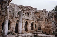 Fontaine Pirène « inférieure » à Corinthe.