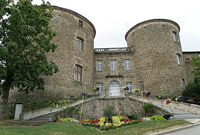 Façade nord-est du château des Évêques-du-Puy à Monistrol-sur-Loire (Haute-Loire, Auvergne)