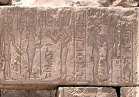 Relief représentant les divines adoratrices Chepenoupet II et Amenardis II - Karnak (source : Neithsabes)