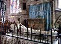 Gisant de Hugues de Calveley dans l'église de St Boniface à Bunbury dans le comté de Cheshire.