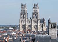 La cathédrale Sainte-Croix d'Orléans siège épiscopal du diocèse d'Orléans, vue depuis la tour Saint-Paul (source : wiki/ Diocèse d'Orléans/ Mazzhe/ Travail personnel)
