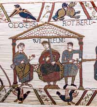 Tapisserie de Bayeux - Scène 44 l'évêque Odon de Bayeux (à gauche) conversant avec le duc Guillaume (au centre) et son frère Robert de Mortain (à droite).