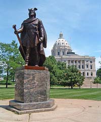 Statue de Leif Erikson devant le Capitole de l'État du Minnesota à Saint Paul. Source : wiki/ Leif Erikson/ Domaine public