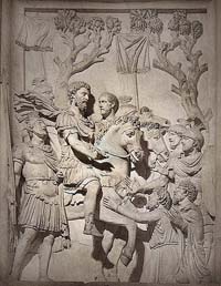 Des barbares se rendent à Marc Aurèle accompagné par Claudius Pompeianus sur le relief de l'escalier du Palais des Conservateurs (Musée capitolin, Rome).