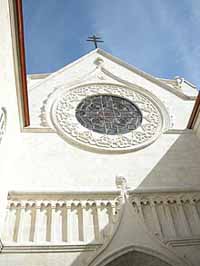 Entrée de la co-cathédrale du Saint-Nom-de-Jésus, siège du patriarcat latin de Jérusalem. Source : wiki/ Patriarche latin de Jérusalem/ Domaine public