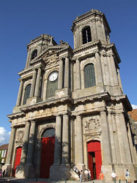 Façade de la cathédrale Saint-Mammès de Langres
