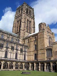 La cathédrale de Durham (11ème siècle) est un bâtiment que l'on doit à Guillaume de Saint-Calais.