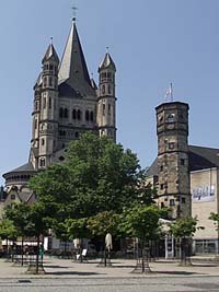 Église Saint-Martin de Cologne depuis la rive opposée du Rhin (wiki/Église Saint-Martin de Cologne) 