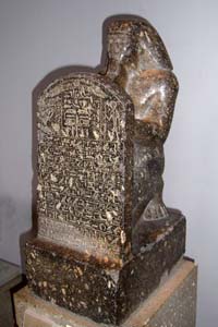 La tombe de Montouemhat est située à El-Assasif, dans la nécropole thébaine, sur la rive ouest du Nil, face à Louxor.