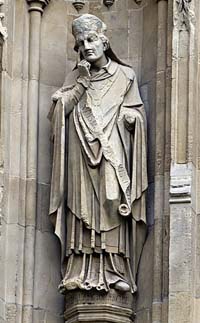 Statue de Stephen Langton, archevêque de Canterbury, vue de l'extérieur de la cathédrale de Canterbury (source wiki/ Ealdgyth)