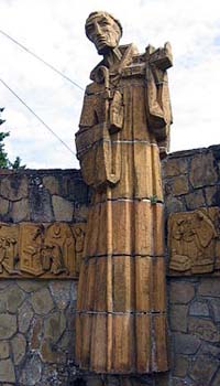 Statue moderne de Saint Gérard de Brogne, fondateur de l'abbaye de Saint-Gérard (se situé sur la place de Saint-Gérard, Belgique)
