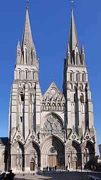 Façade occidentale de la cathédrale de Bayeux. Source : wiki/ Hugues d'Ivry/ licence : CC BY-SA 3.0
